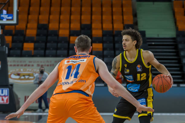 他数次在防 他数次在防