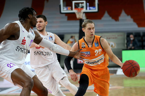 主教练瓜迪 主教练瓜迪